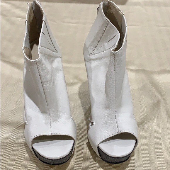 CNC CoSTUME NATIONAL white leather ankle booties - Picture 3 of 8